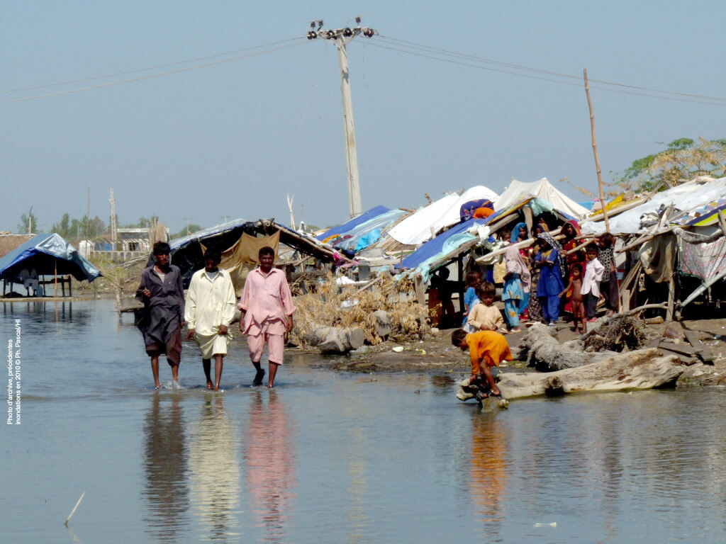 Inondations records au Pakistan : l’aide humanitaire s’organise alors que le bilan s’alourdit